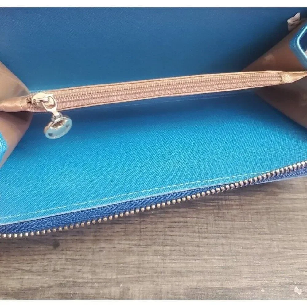 NWOT Disney Wallet Blue Minnie‎ Too Cute